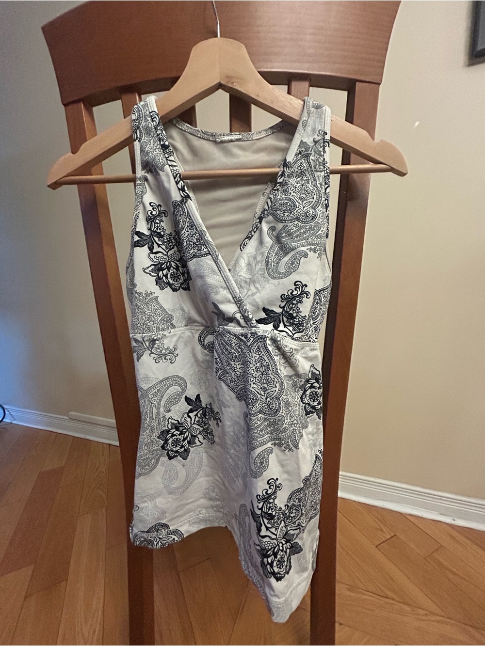 🌹5 for $50🌹Women’s V-Neck Sleeveless Print Top - Black & White